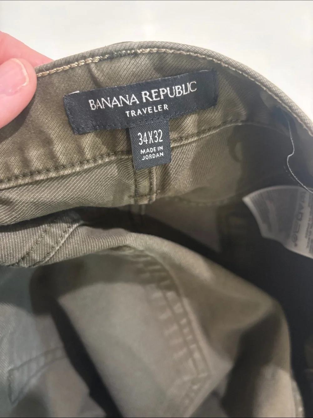 Banana Republic Traveler jeans in olive green. Men W34 L 32. Like new condition.